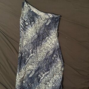 One Shoulder/Fitted/leg split/Blue/Blue and white scaled dress/Large/New w/tags